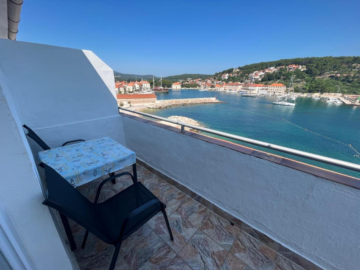 Apartments Peronja Jelsa Seafront Dış mekan fotoğraf