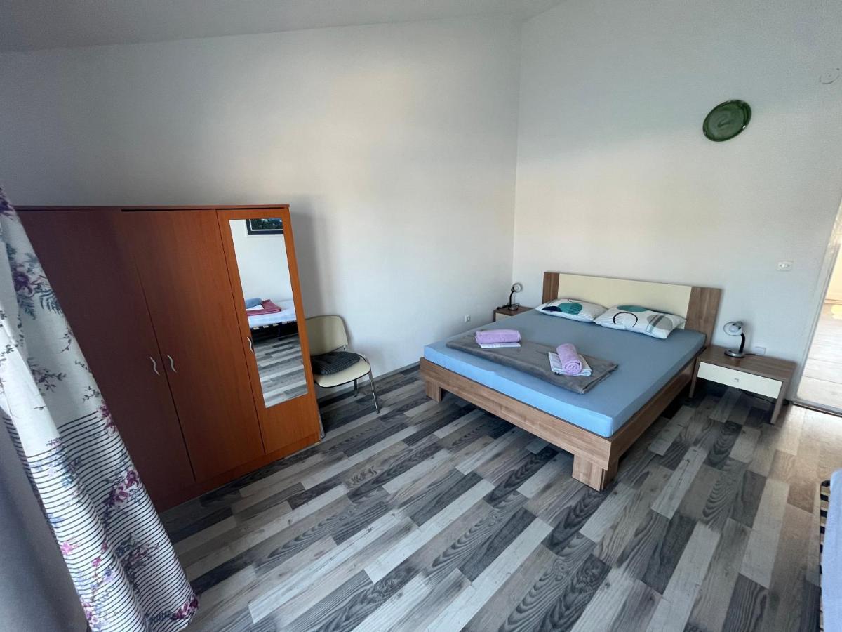 Apartments Peronja Jelsa Seafront Dış mekan fotoğraf