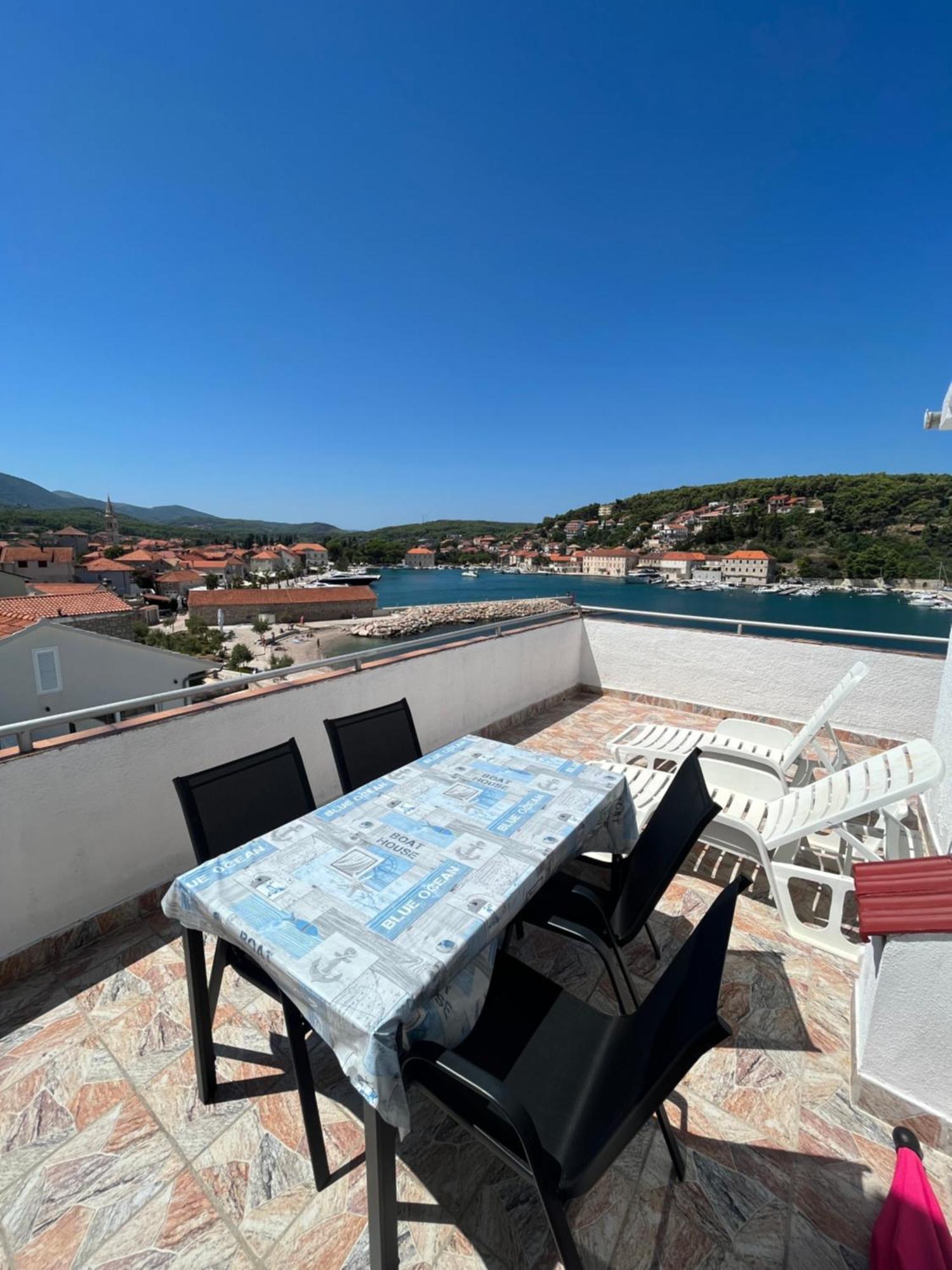 Apartments Peronja Jelsa Seafront Dış mekan fotoğraf