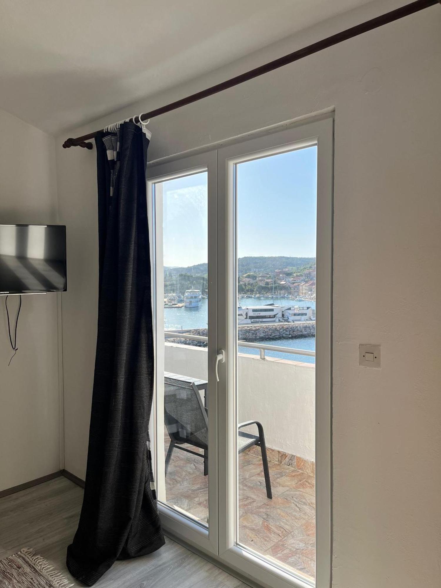 Apartments Peronja Jelsa Seafront Dış mekan fotoğraf