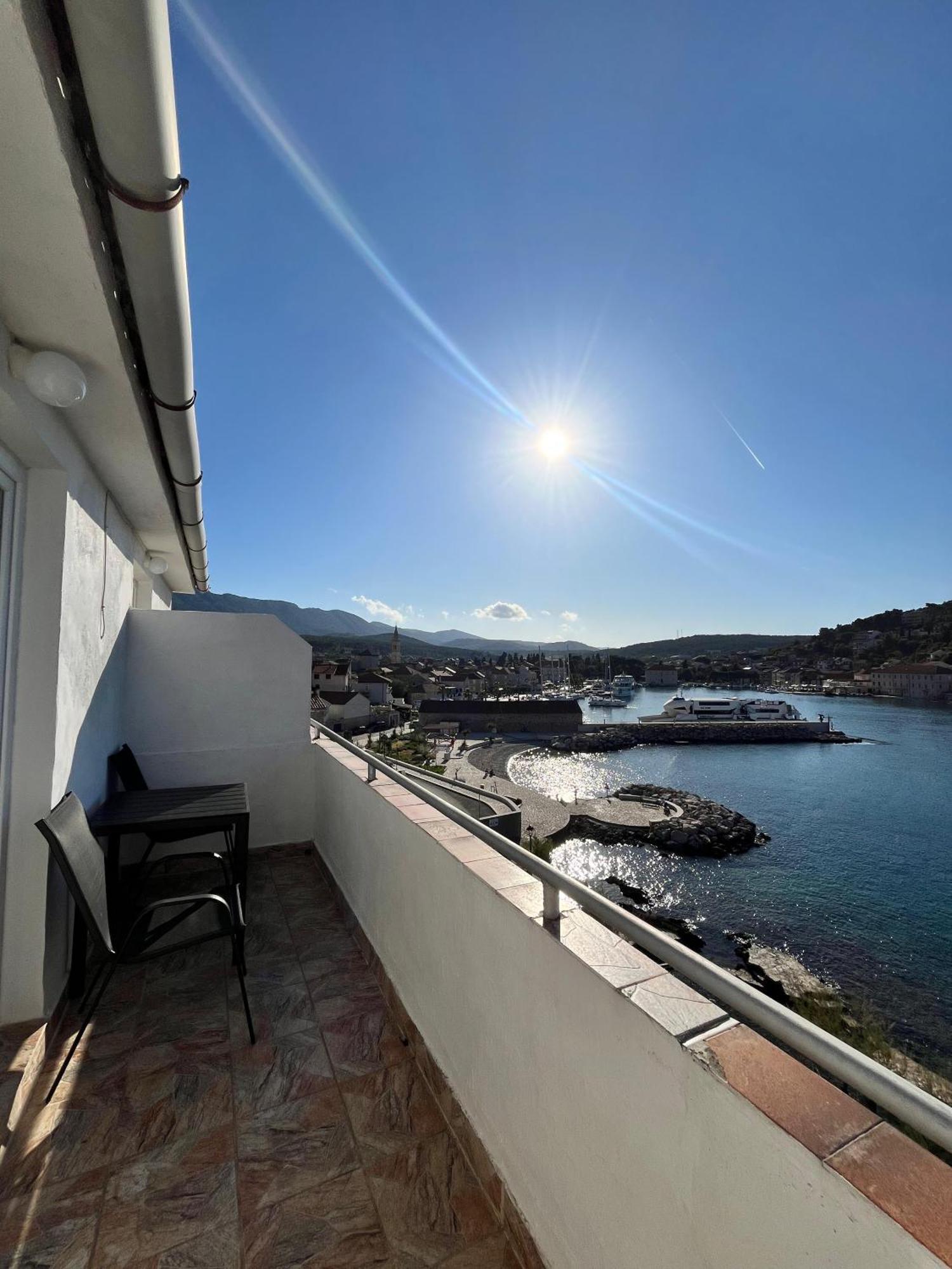 Apartments Peronja Jelsa Seafront Dış mekan fotoğraf