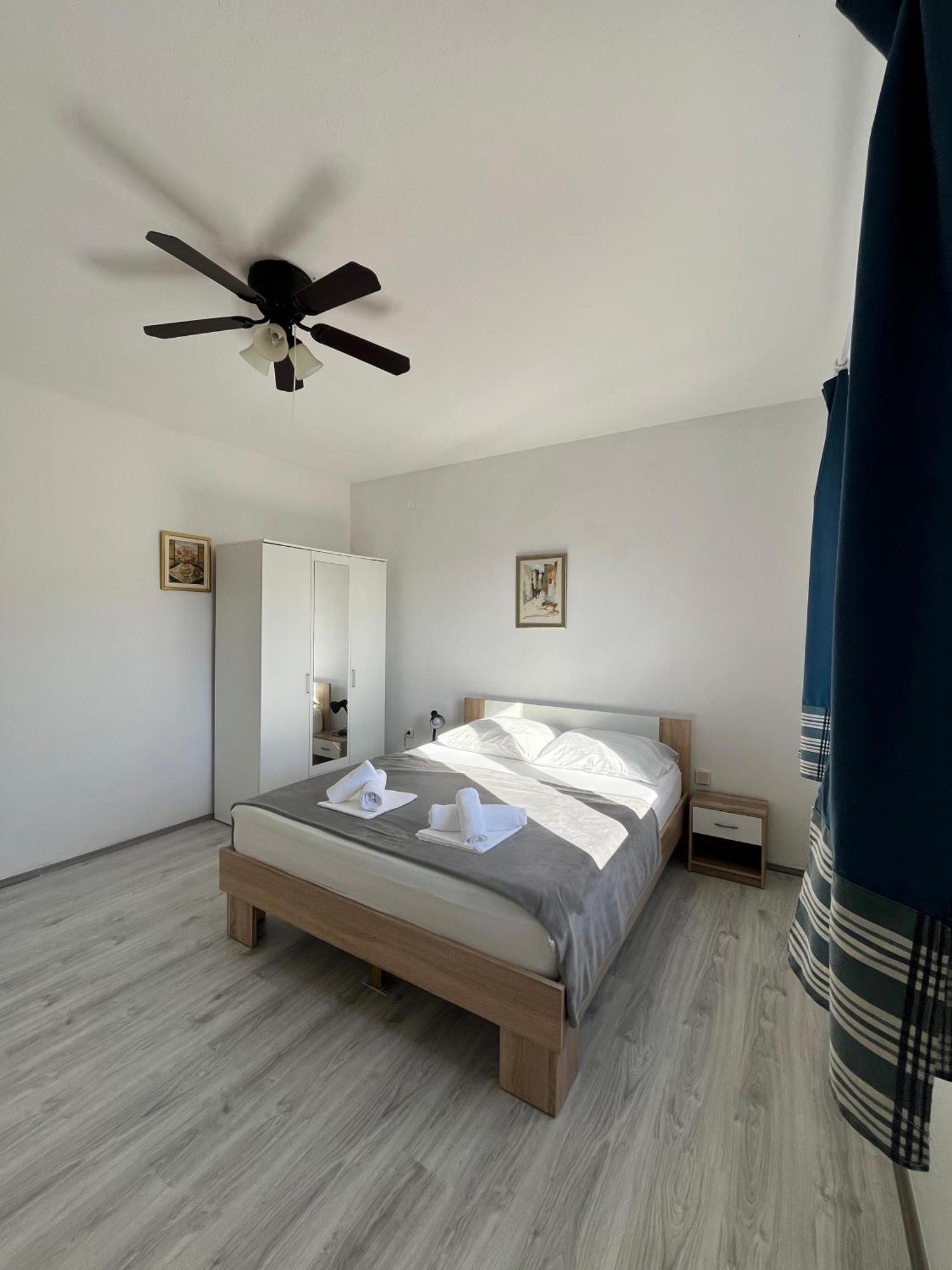 Apartments Peronja Jelsa Seafront Dış mekan fotoğraf
