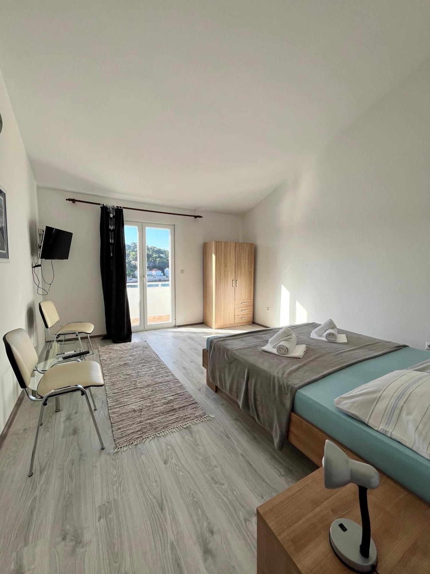 Apartments Peronja Jelsa Seafront Dış mekan fotoğraf