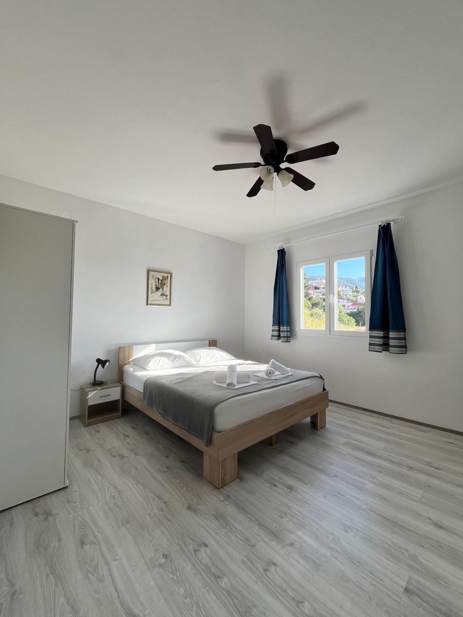 Apartments Peronja Jelsa Seafront Dış mekan fotoğraf