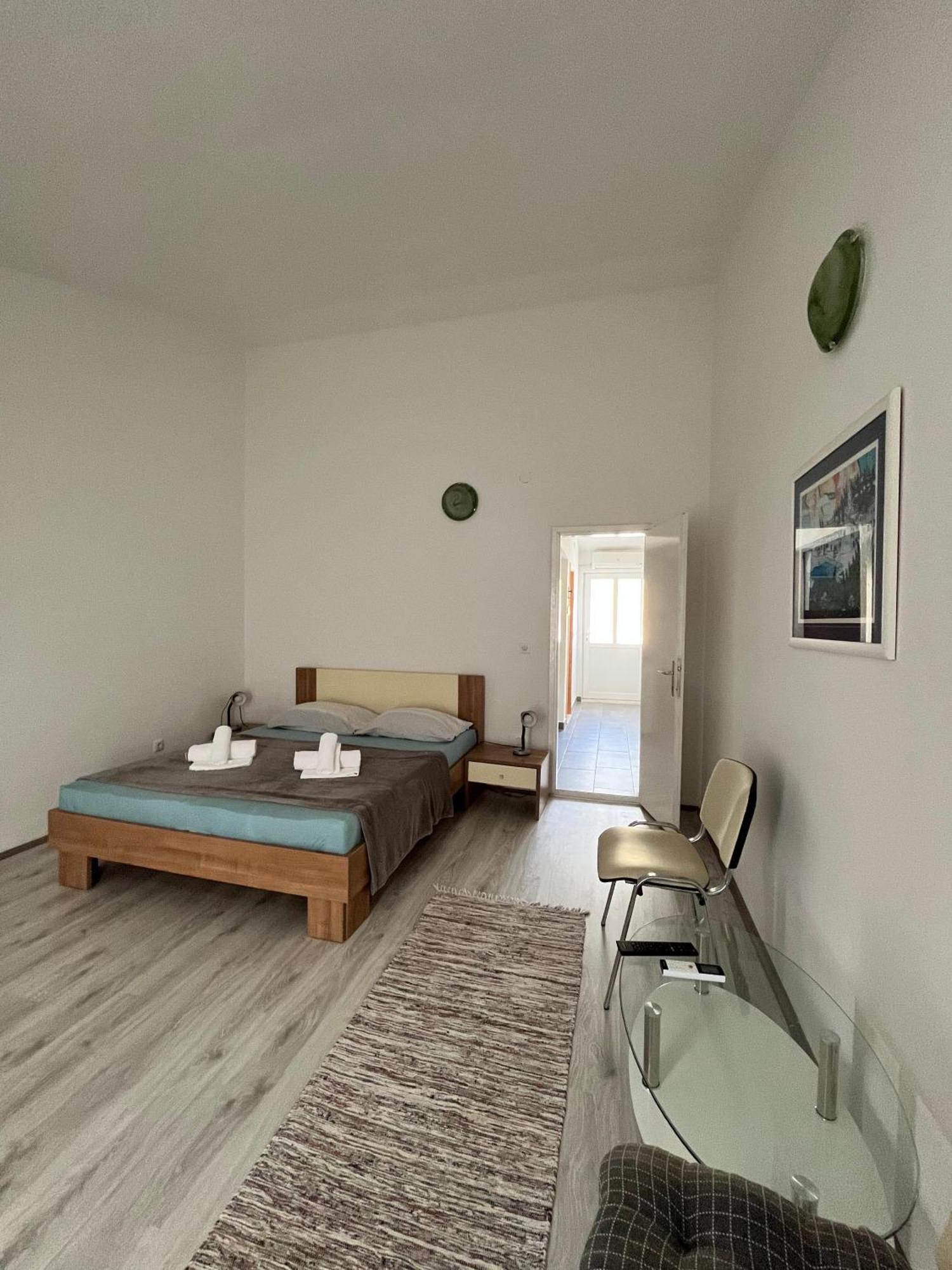 Apartments Peronja Jelsa Seafront Dış mekan fotoğraf