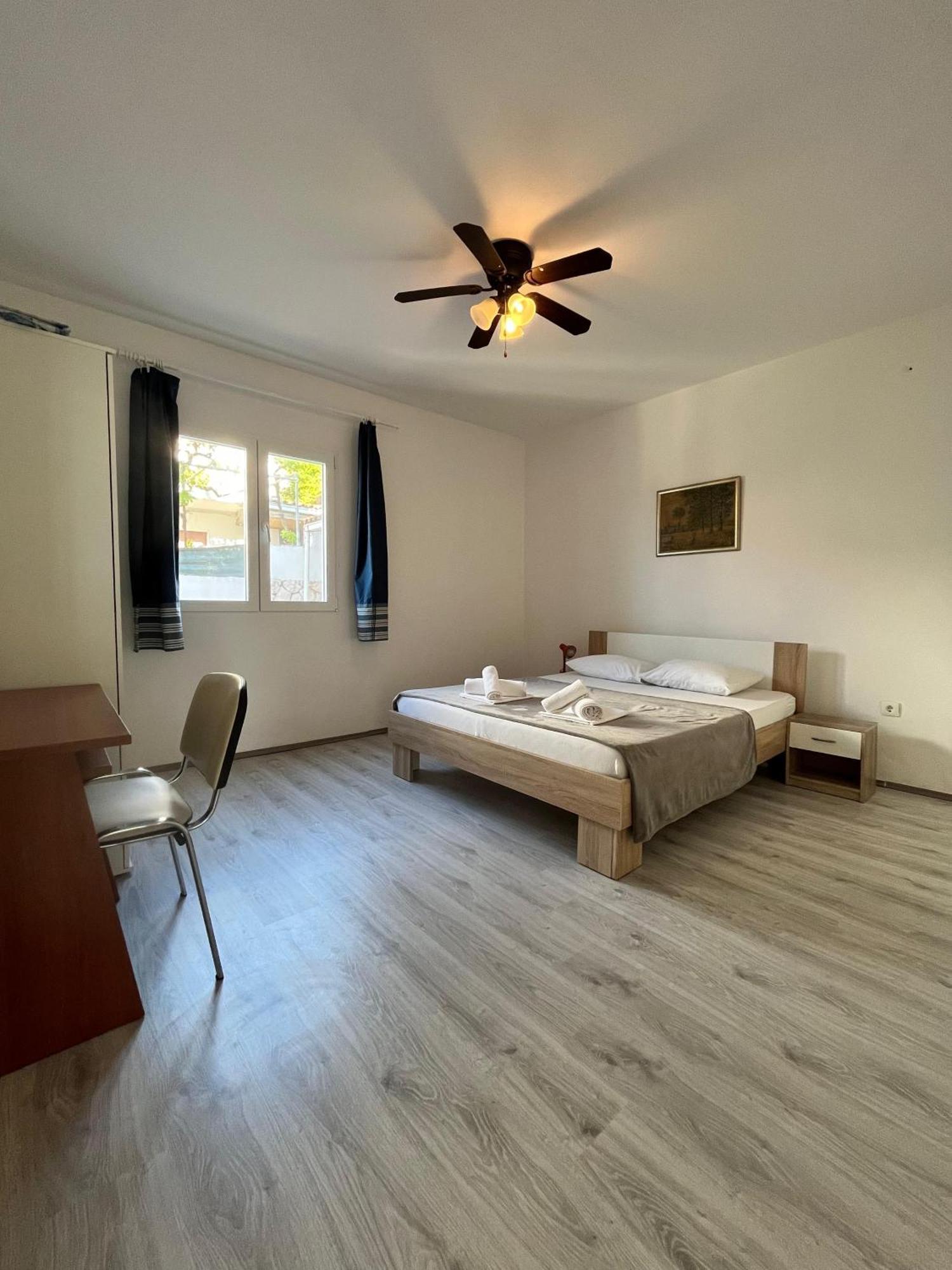 Apartments Peronja Jelsa Seafront Dış mekan fotoğraf